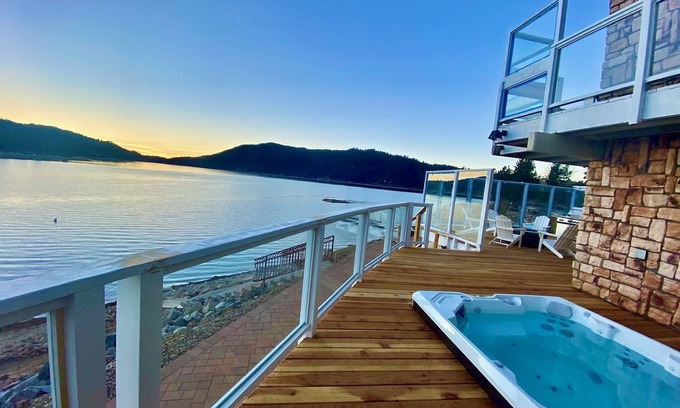 Patton House | Lakefront Retreat: Mountains, Hot Tub, Dock, Kayaks. Breathtaking Sunset Getaway