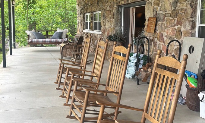 Gadsden House | Lakefront Retreat! Unique,Rustic Elegance. Sleeps 15 Dog Friendly/FISHING dream!