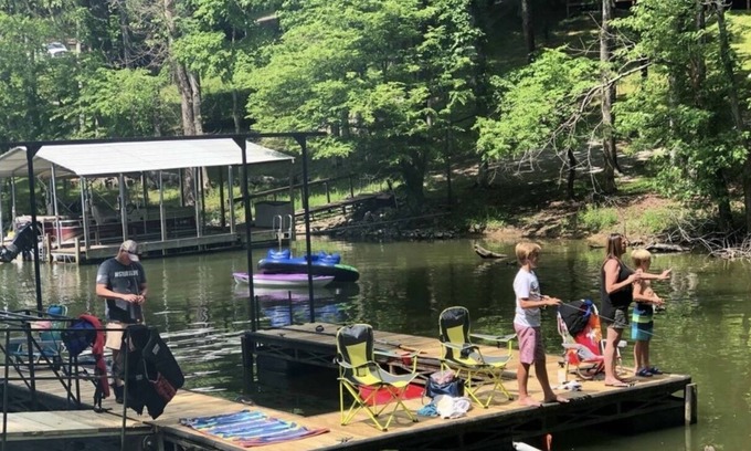 Eddyville House | Lakefront Retreat with private dock - 🐶 DOG FRIENDLY 5 acres on Lake Barkley!