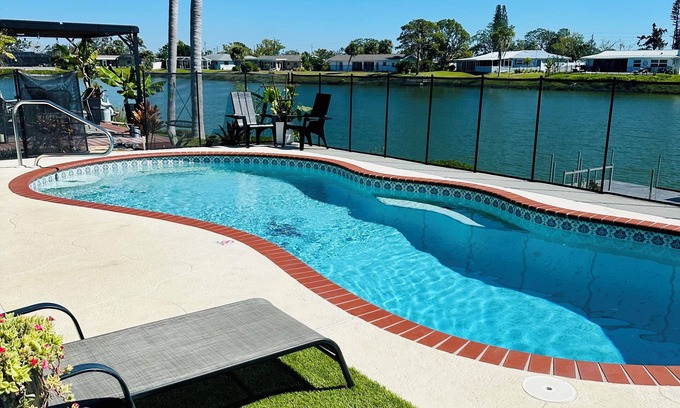 Venice Gardens House | Lakefront Retreat with pool, close to beach!