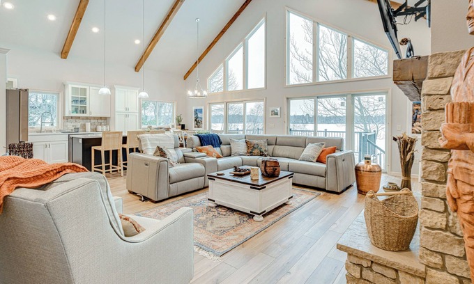 Rhinelander Cottage | Lakefront Rhinelander Cottage w/Private Dock!