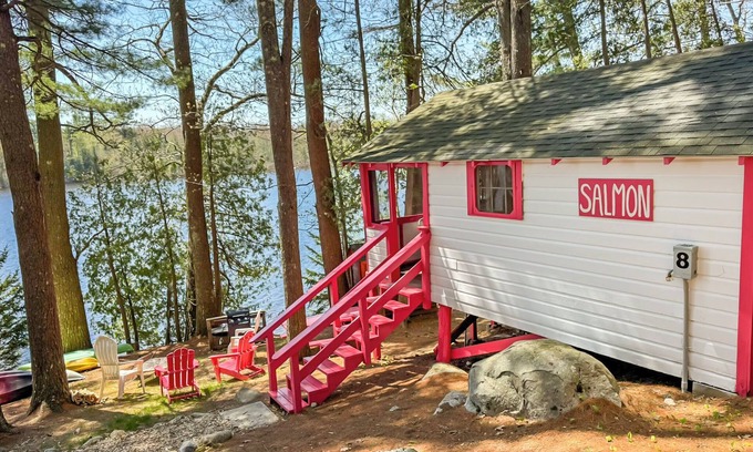 Orland Cabin | Lakefront Salmon Tiny Cabin @ Getogether Stays