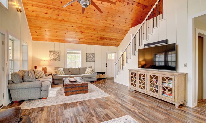 Scottsville House | Lakefront Scottsville Retreat w/Private Dock!