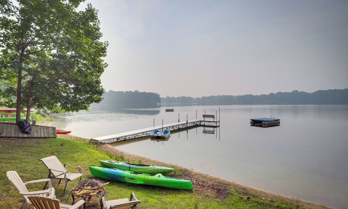 Sister Lakes House | Lakefront Sister Lakes Vacation Rental w/Dock!