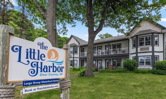 Sturgeon Bay House | Lakefront! Sleep 32! Hot Tub, Game RM, Huge Yard!