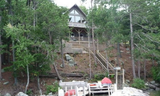 Alton Bay House | Lakefront Sleepers Island - Amazing views, sunset, newer home - Boat Required