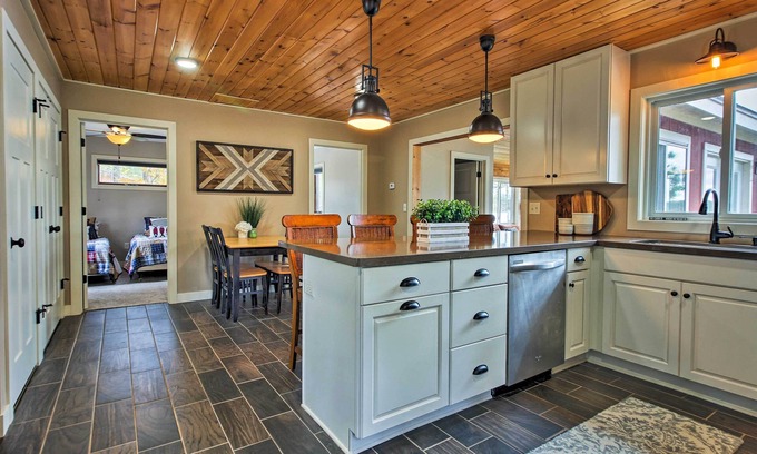 Solon Springs Cabin | Lakefront Solon Springs Cabin w/Private Dock!