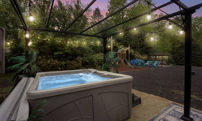 Henryville Apartment | Lakefront Stay w/Sauna, Games & Jacuzzi