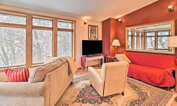 Stevens Point Cabin | Lakefront Stevens Point Cabin, 1 Mi to Trails!