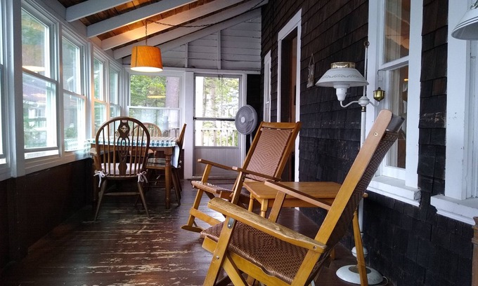 Monmouth Cottage | Lakefront Stress-Eraser