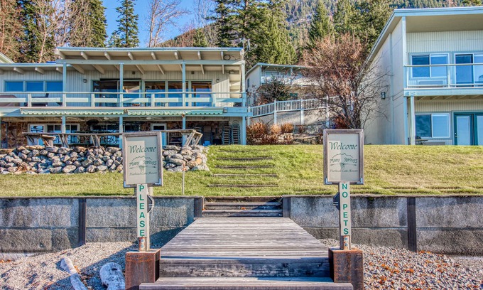 Polson Apartment | Lakefront studio on Flathead Lake with desk, shared yard & swimming docks