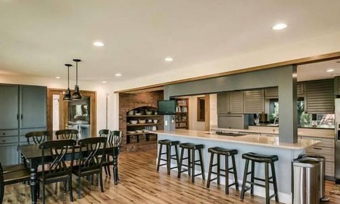 Longmont House | Lakefront STUNNER 15 minutes from Boulder