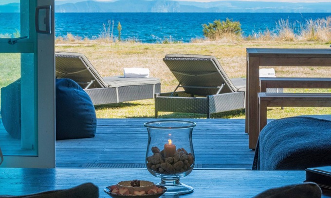 Waitahanui House | Lakefront Style - Lake Taupo Holiday Home