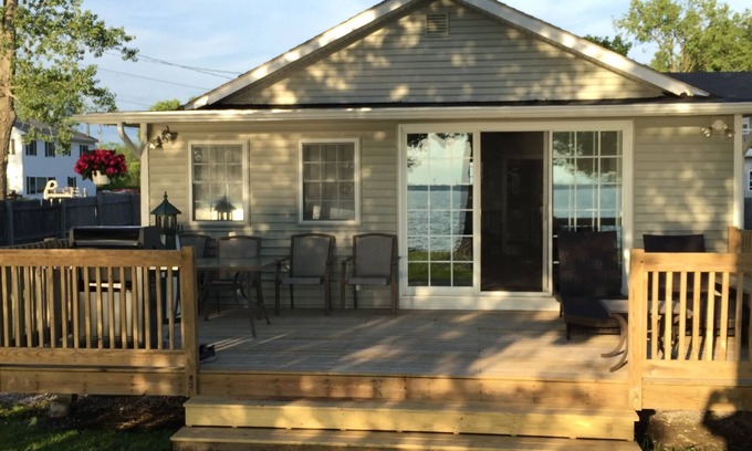 St. Albans House | Lakefront Three Bedroom Cottage