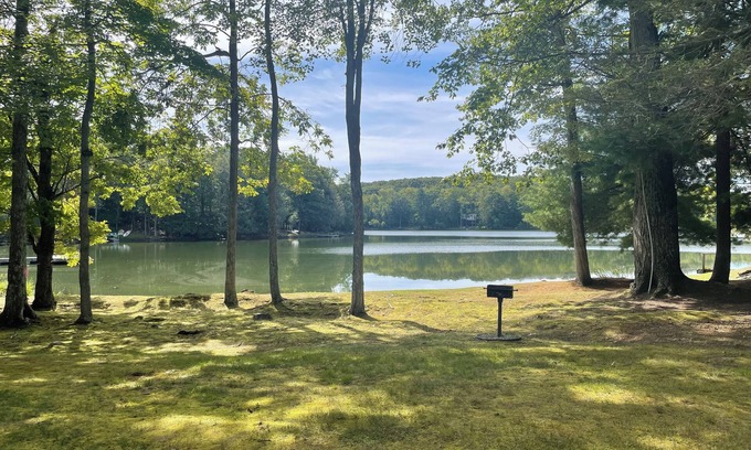 Greentown House | Lakefront Townhome: Near Golf Course & Scenic Views