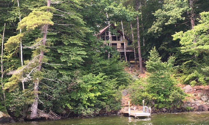 Standish Cottage | Lakefront Traditional 4-bedroom cottage in Frye Island