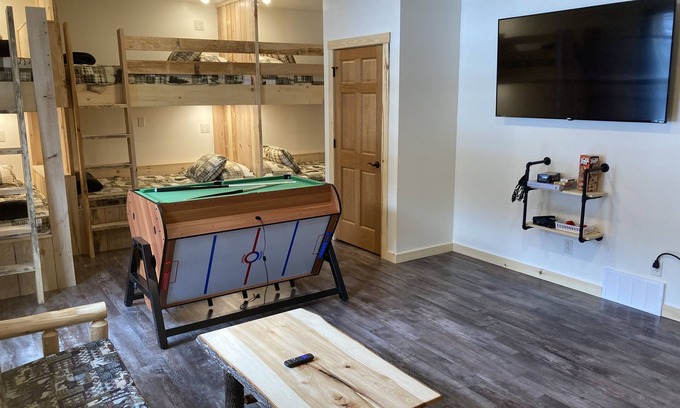 Houghton Cabin | Lakefront Trail Bunkhouse 17B