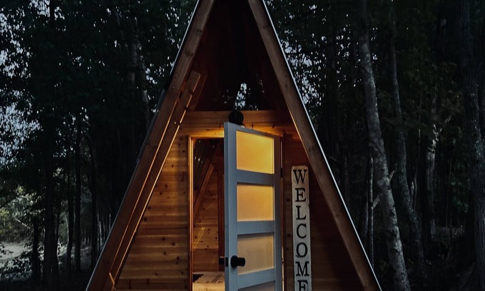 Mooresburg Cottage | Lakefront Transforming Micro Cottage on Cherokee Lake