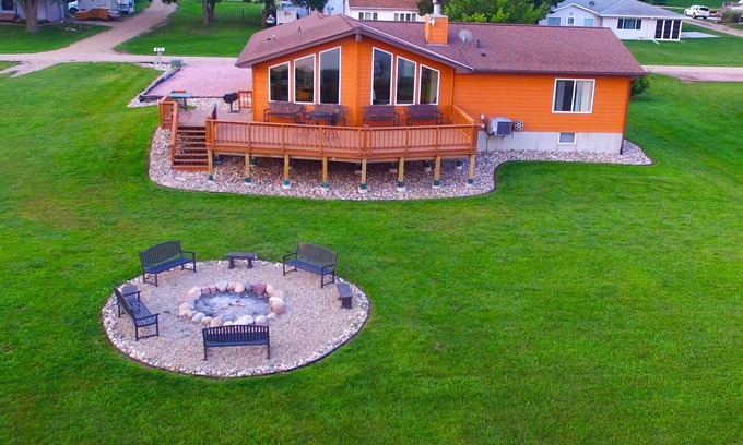 Crofton House | Lakefront Vacation Home/Cabin for Rent/Lewis & Clark Lake