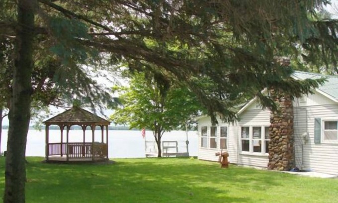 Champlain Cottage | Lakefront vacation rental