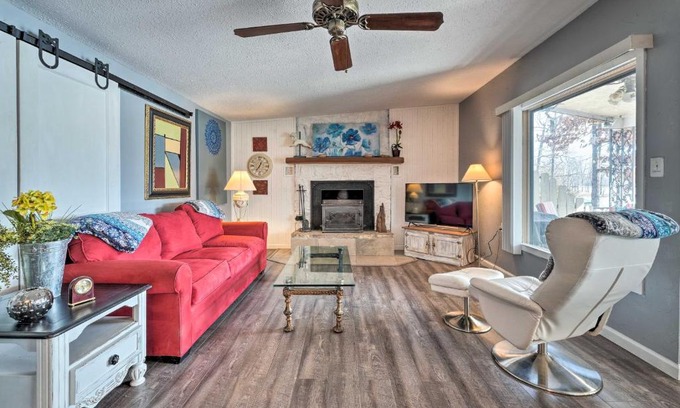 Myrtle House | Lakefront Vacation Rental with Deck and 2 Docks!