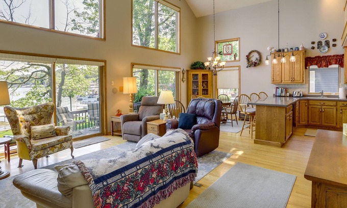 Vandalia House | Lakefront Vandalia Home w/Boat Dock & Gas Grill!