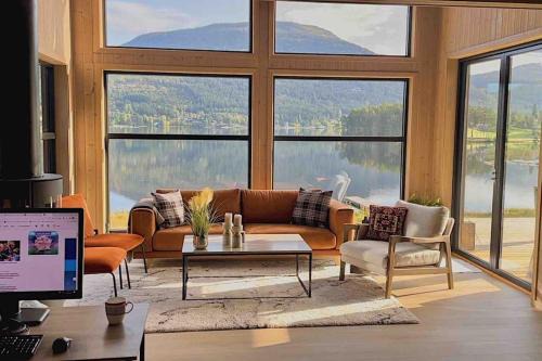 Kviteseid Villa | Lakefront Villa, exclusive leisure property near Vrådal Golf, Straand Summerland & Panorama Ski center