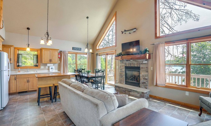 Townsend Cabin | Lakefront Wisconsin Getaway w/Kayak + Boat Dock!