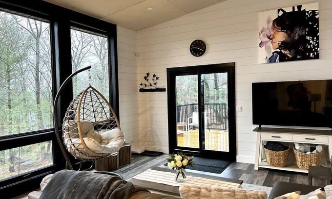 Carling Cottage | LakeHaven: New, inspired, monthly retreat