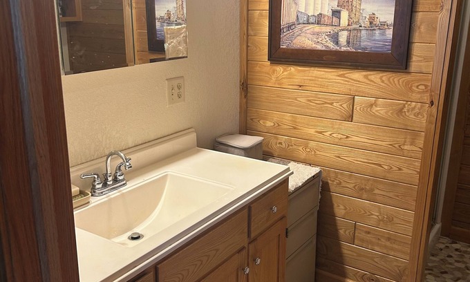 Solon Springs House | Lakehome Solon Springs. Available for Brule River fishing or hunting season!