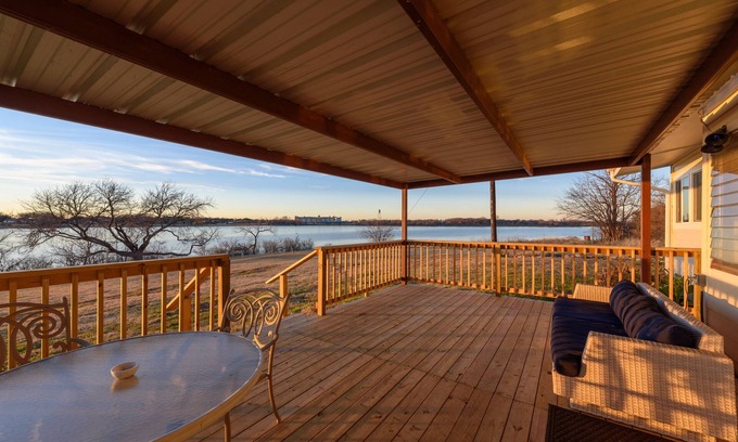 Frisco House | Lakehouse Bungalow-Frisco Location