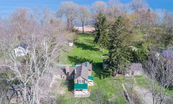 Fort Erie House | Lakehouse+Cottage+Studio+Bunkie 2 acres - Historic Stone Lake Erie retreat