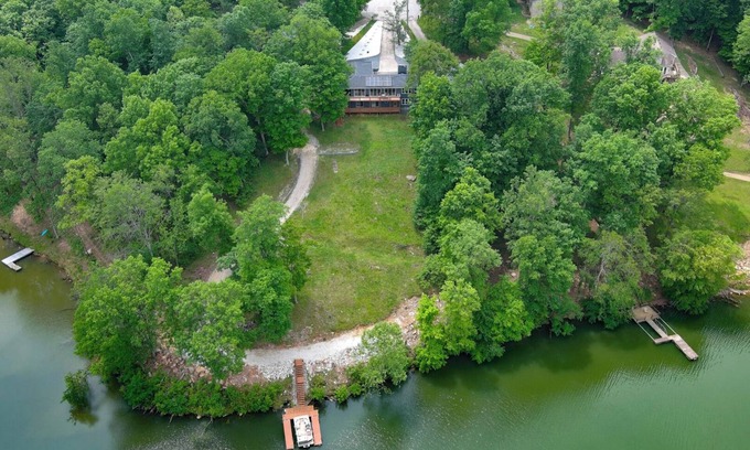 Brandenburg House | Lakehouse Fun on the Bourbon Trail.