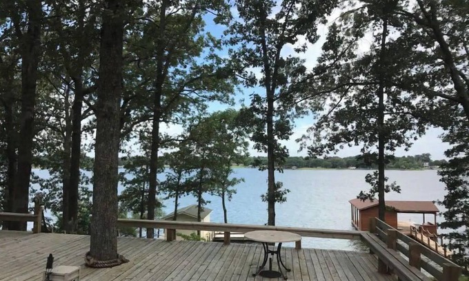 Dogwood House | Lakehouse Getaway!