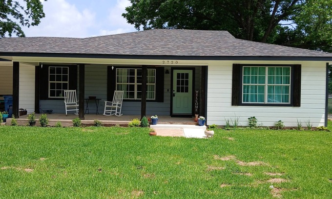 Tool House | Lakehouse getaway, with a cabin in the back.