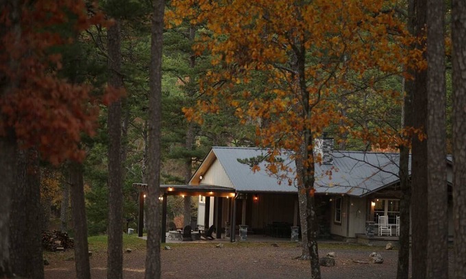 Mena Cabin | Lakehouse - HotTub | Kayak/Fish | AtvTrls