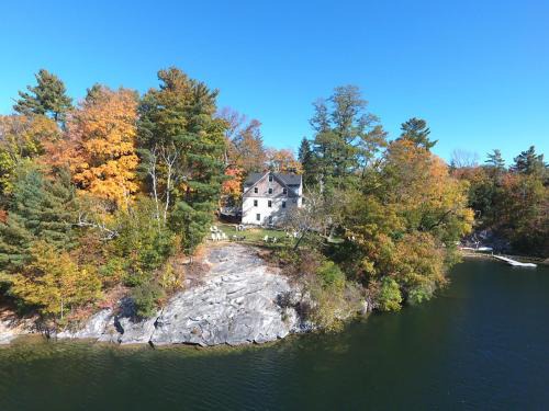 Lenox Dale Hotel | Lakehouse Inn