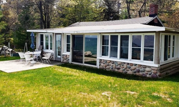 Tawas City House | Lakehouse on Lake Huron, Mermaid Coast Cottages