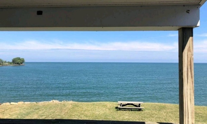 Lorain House | LAKEHOUSE ON THE LAKE