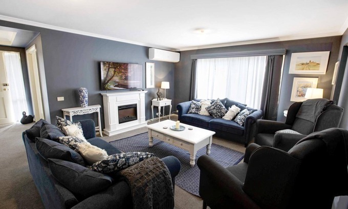 Paynesville House | Lakehouse on Waverley - Looking for a peaceful, relaxing getaway?