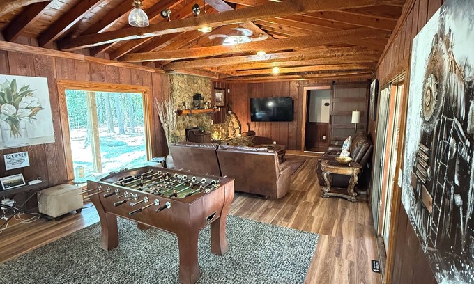 Cliftondale Cabin | Lakehouse Outside Atlanta Ga Where Business Meets Nature
