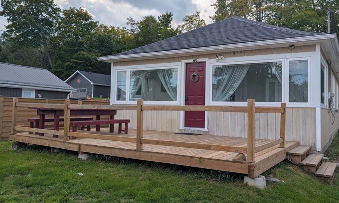 Innisfil Cottage | Lakehouse Peaceful Cottage Modern Retreat - Pet Friendly!