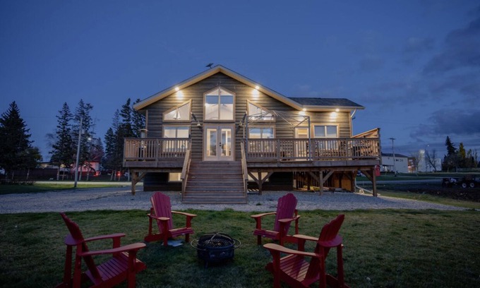 Erickson House | LAKEHOUSE RETREAT