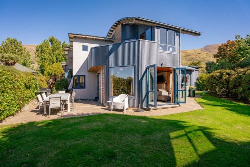 Wanaka House | Lakehouse Retreat - Wanaka Holiday Home