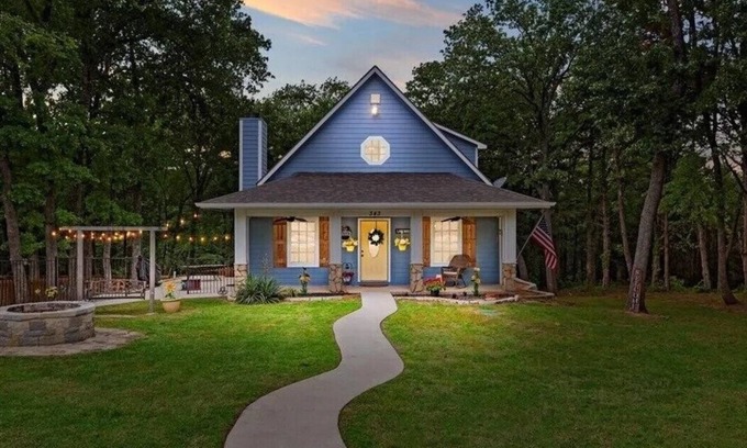 Pottsboro House | Lakehouse Retreat with Game Shed-4 minute walk to Beach, Fishing Cove,& Trails!