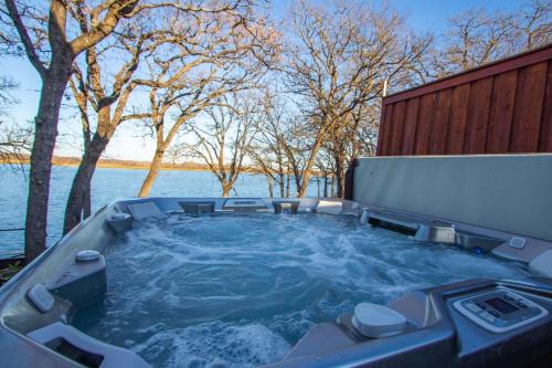 Alvarado House | Lakehouse Retreat with Hot Tub