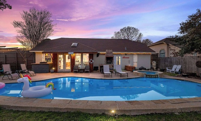 Garland House | Lakehouse w/Pool, Spa, & Gameroom