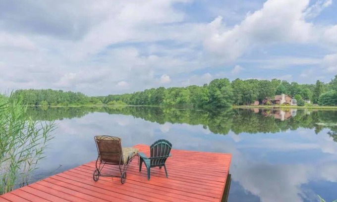 Marlton House | Lakehouse with Gorgeous View Family Friendly!