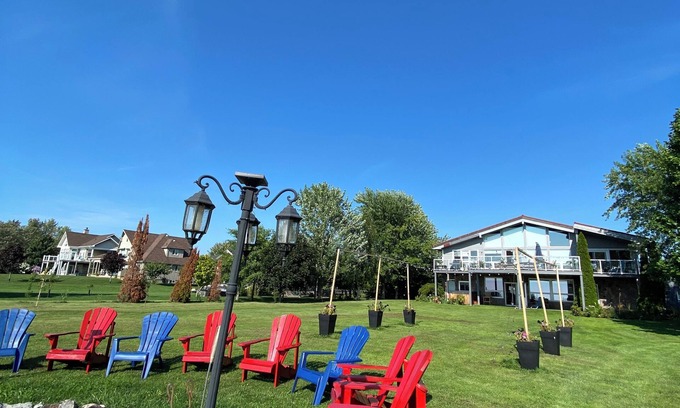 Ashfield-Colborne-Wawanosh Cabin | LakeHuron waterfront cottage/Hot tub/Max 2 pets& private sand beach/20 people.