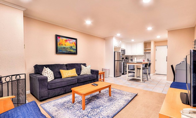 South Lake Tahoe Apartment | Lakeland Getaway – Walk to Lake!
